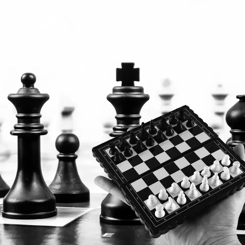 1Pc Mini Magnetic  Chess Set   - Board Game Ideas recensione e prezzo